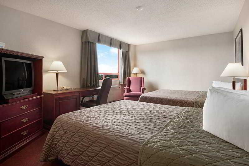 ריצ'מונד Travelodge Hotel By Wyndham Vancouver Airport מראה חיצוני תמונה