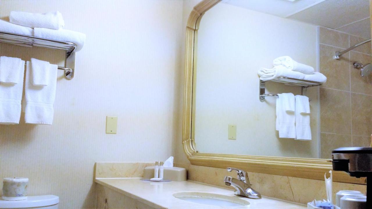 ריצ'מונד Travelodge Hotel By Wyndham Vancouver Airport מראה חיצוני תמונה